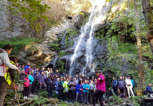 Setenta sendeiristas coñeceron en Touro a ruta ‘Fervenza das Hortas/Santa Marta-Ponte Basebe’ do Programa Goza do Ulla